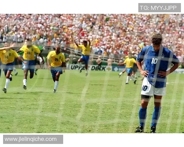 足球场上传奇球星风采尽显,赛场英雄瞬间定格成经典瞬间